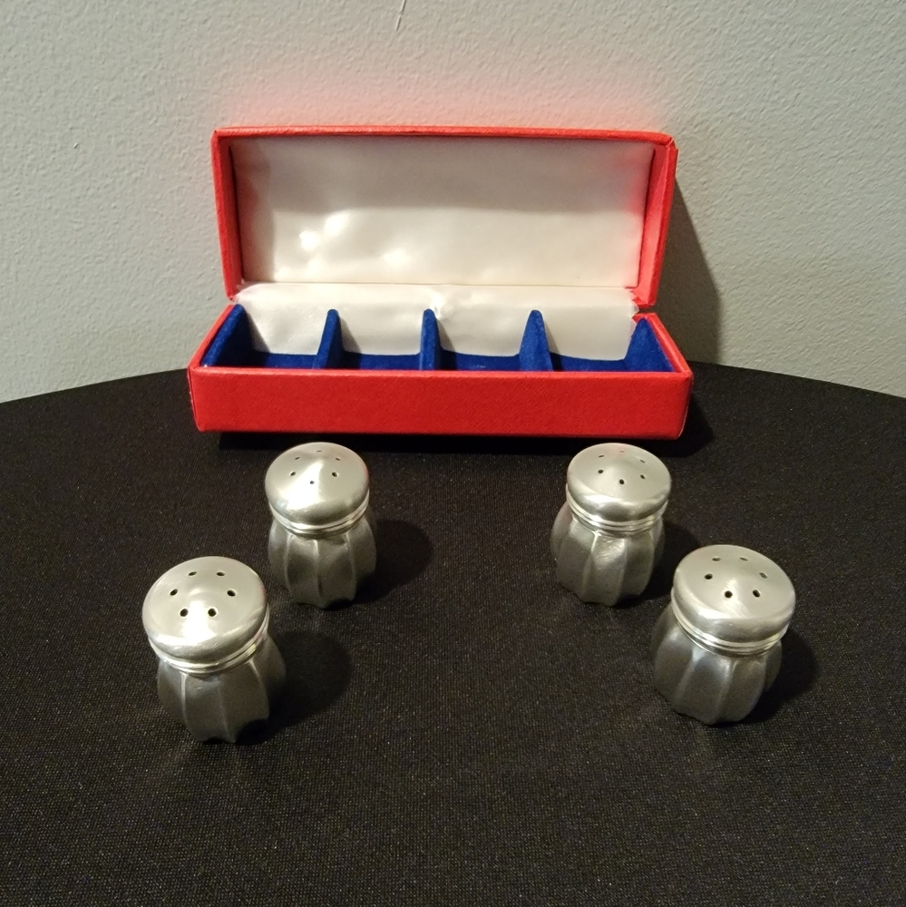 Miniture Pewter Salt & Pepper Shakers 2‎ pair